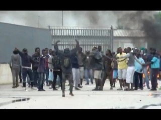 Foggia - Migranti, disordini al Cara di Borgo Mezzanone: 26 arresti (30.03.17)