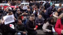 Tiranë - Shantazhi i AMA ndaj Ora News, Shoqëria Civile në protestë: Turp! AMA ik!