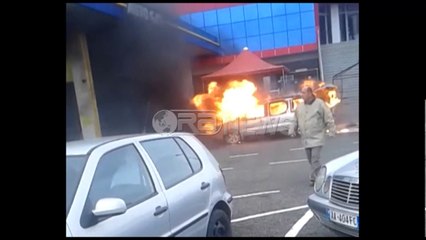 Lezhë- Makina me gaz përfshihet nga flakët sapo u furnizua me karburant