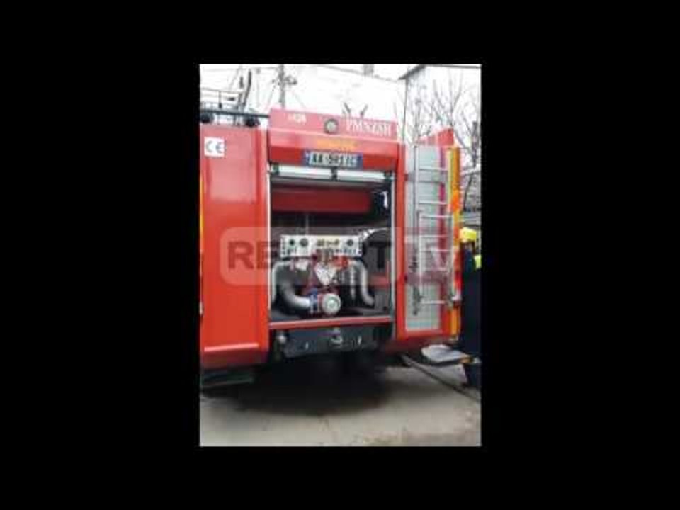 Report TV - Tiranë, zjarr në një banesë te ‘Arben Broci’, s'ka të lënduar