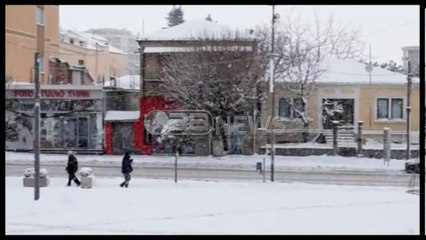 Download Video: Moti i keq - Korça zgjohet me reshje të dendura dëbore