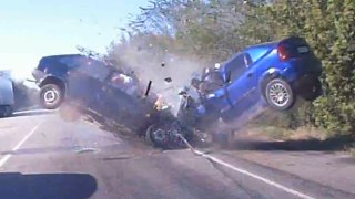 Car Crashes-Shocking dash camera HD #224