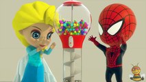 Frozen Elsa & Spiderman & Snow White love BUBBLE GUMBALL MACHINE w/ Snow White Princess in Real Life