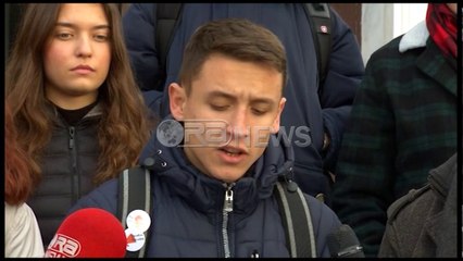 Ora News – Mbi 2 mijë studentë peticion për tarifën e studimit