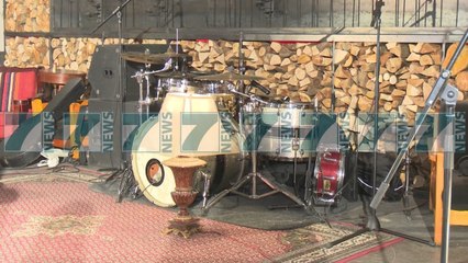 VELIAJ DISKUTON ME ARKITEKTE E ARTISTE PER SHNDERRIMIN E PIRAMIDES - News, Lajme - Kanali 10