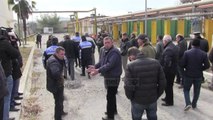 Protestë për pagat, punëtori i rafinerisë ngjitet në oxhak - Top Channel Albania - News - Lajme