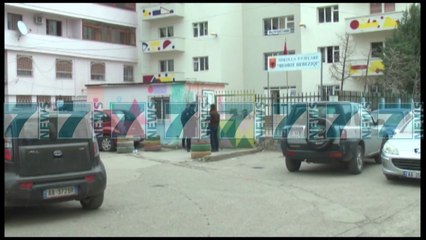PLAGOSET NJE NXENES NE NJE SHKOLLE TE DURRESIT, U GODIT ME THIKE - News, Lajme - Kanali 12