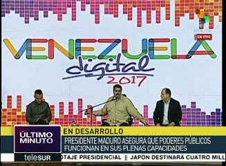 Maduro afirma que poderes públicos funcionan en plenas capacidades