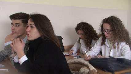 Gjysëmvjetori i dytë në shkollat e Gjakovës - Lajme