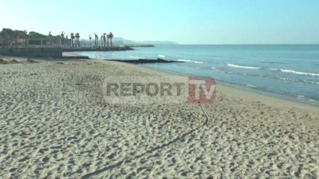 Report TV - Golem, gjendet i pajetë një 70-vjeçar, dallgët e nxorën në breg