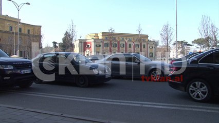 Fshihen detyrimet për 100 mijë makina