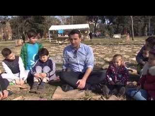 Ora News – Veliaj: Në 2017 reduktojmë qeset plastike, na dëmtojnë shëndetin