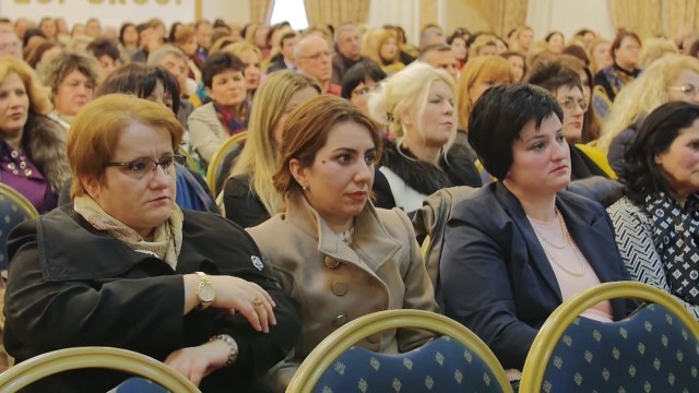 Report TV - Lindita Nikolla prezanton shkollat me renditjen më të mirë