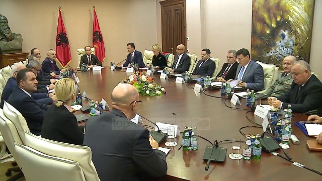 Shpërthen lufta, Nishani thërret Llallën, Lu takon Tahirin - Top Channel Albania - News - Lajme