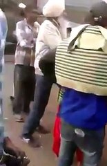 Dekho ashiqo ko kitni mar par rai ha (1)