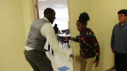 Stil të veçantë përshëndetjeje për secilin nxënës