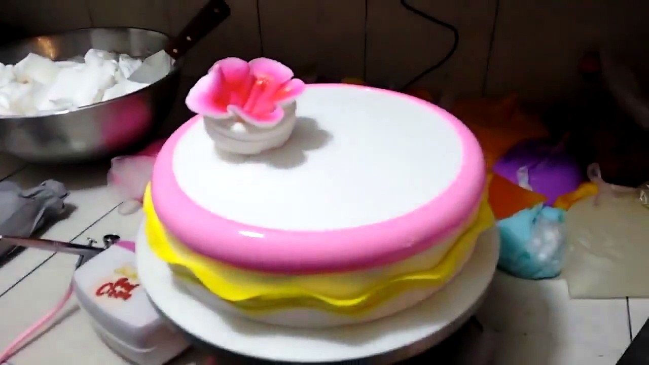 Amazing people - Making a cake