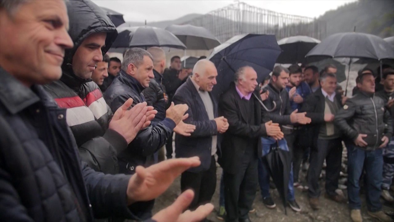 URA E RE NE ZALL BASTAR TE TIRANES,VELIAJ “DO TE NDIHMOHEN FERMERET TE