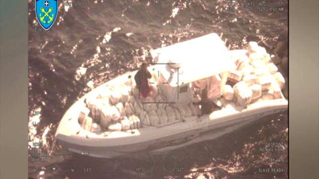 Kapet gomonia me 2 tonë hashash - Top Channel Albania - News - Lajme