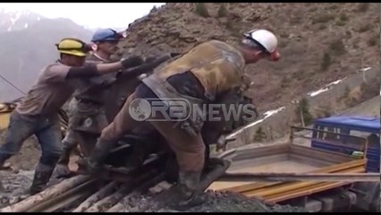 Ora News – Rinisin kërkimet për minatorët në Bulqizë