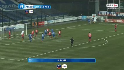 Corner très bien tiré au premier poteau.
