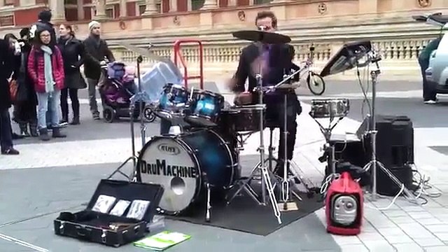 【神業 セッション！ ２】 聴いてて楽しい！ ビートボックスとドラムのコラボ！！！ 【海外ストリートパフォーマンス】