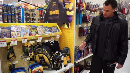 THE LEGO BATMAN MOVIE Tons of Toys, Playsets , Accessories . TOY Hunt-5zWUwbMPIx0