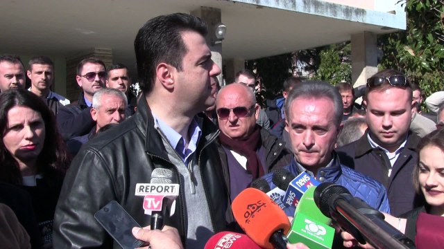 Report TV - Fier, Basha: 18 shkurti rrugë pa kthim, lëvizja në të gjithë vendin