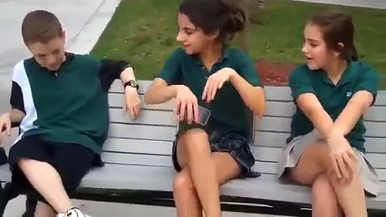 Liseli kızlar Uçmuş