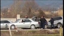 Tirane - Transportonte paratë e bankës, grabitet makina rrugës për në Rinas