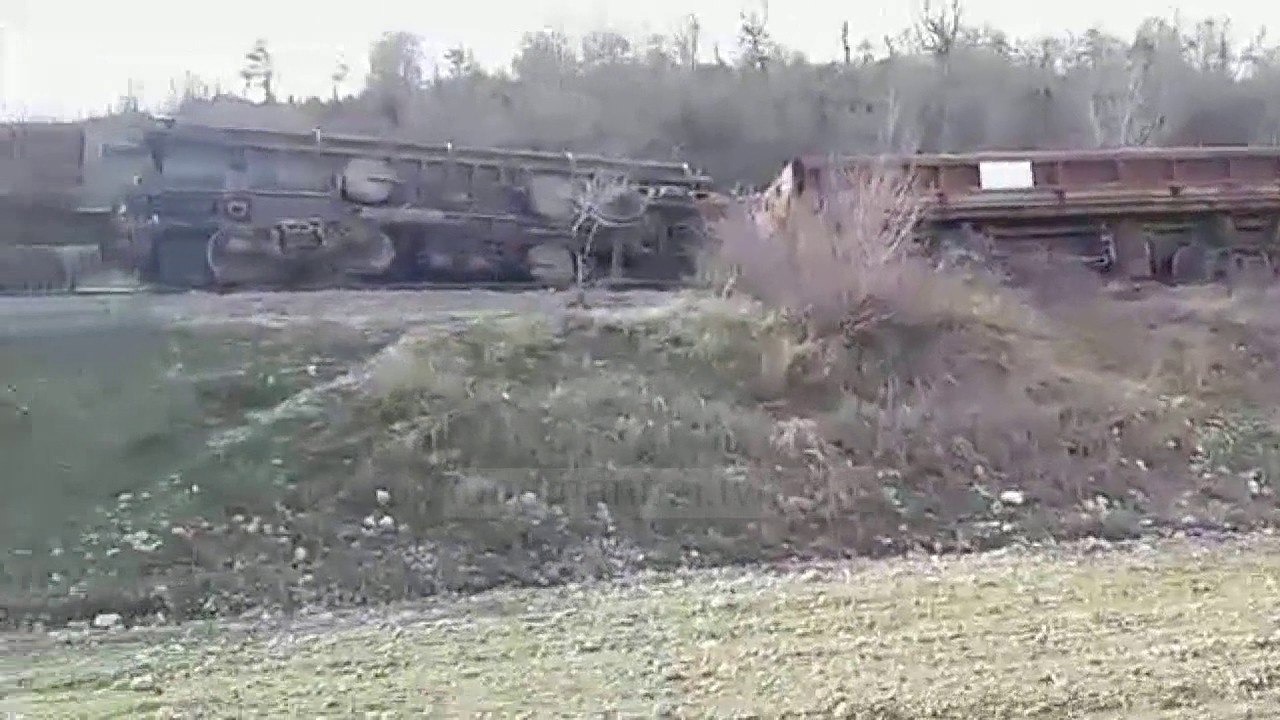 PA KOMENT / Treni del nga shinat  në Koplik- Top Channel Albania - News - Lajme