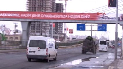 Diyarbakır'ın Caddeleri Cumhurbaşkanı Için Bayrak ve Türkçe-Kürtçe Pankartlarla Donatıldı