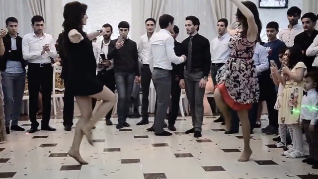 Bir Azerbaycan Düğününden İnanılmaz Gösteri.. Buna Bayılacaksınız!