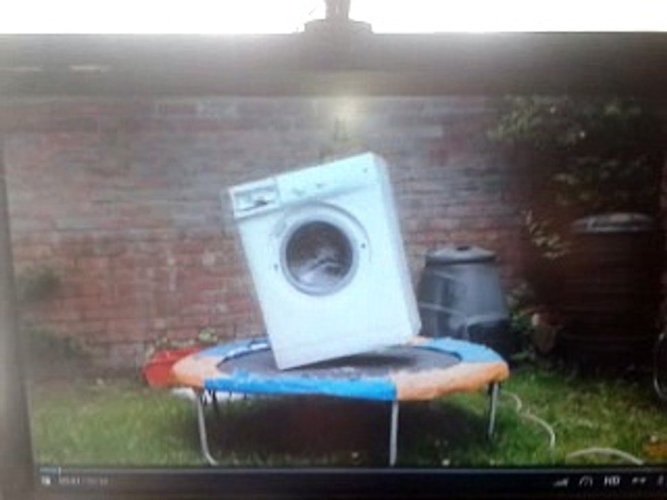 Machine à laver et   trampoline  01 04 2017