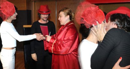 Ünlü Şarkıcı Onur Mete Evlendi, Eşi Gelinlik Giymedi