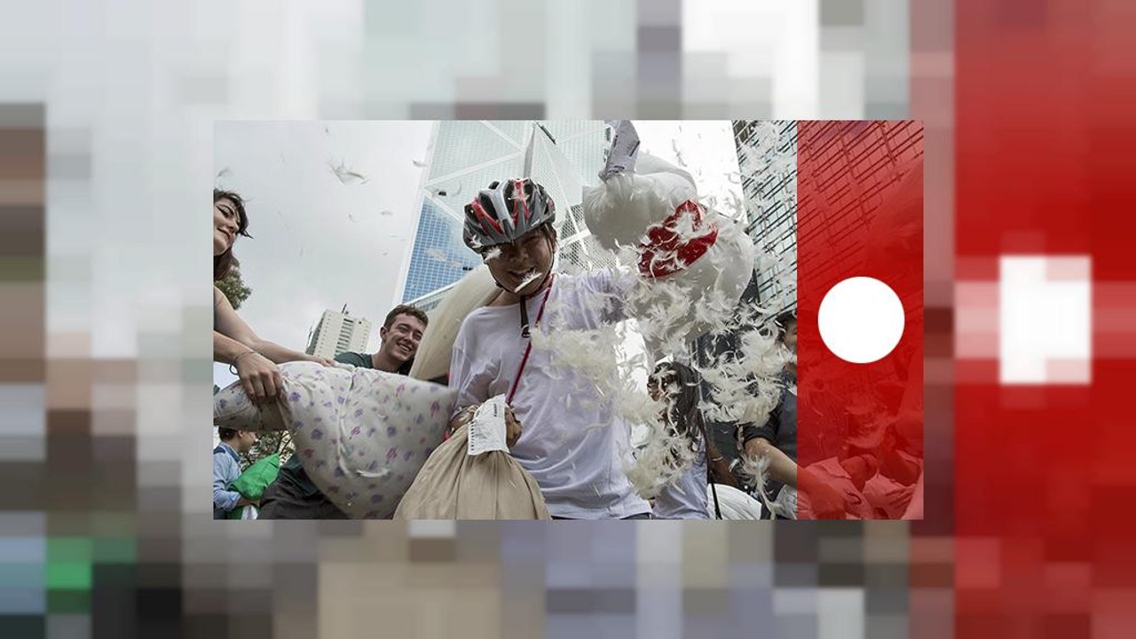 Pillow fight in Hongkong