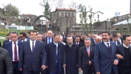 Bakan Mehmet Özhaseki: "Teröristlerin Yaktığı, Yıktığı Tahribata Uğrayan Birçok Eser Var Bunların...