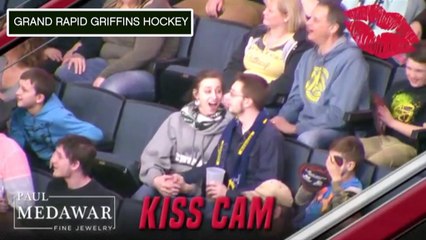 Önce öpücük, sonra evlenme teklifi!