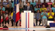 Emmanuel Macron critique le 