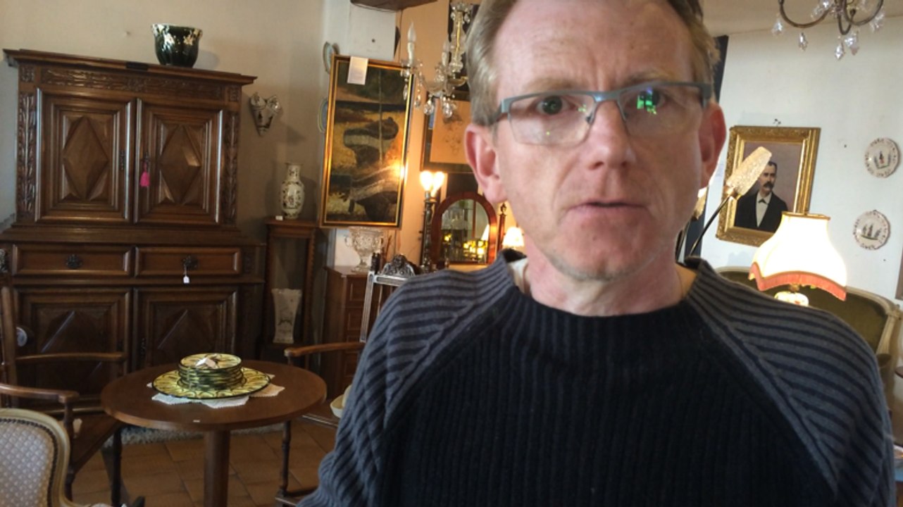 La Chartre-sur-le Loir: village des antiquaires et des belles voitures