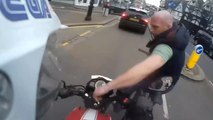 Un cycliste prend les clés d’un motard et fini par le regretter.