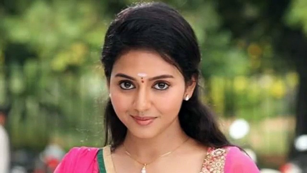 Suganya nude video