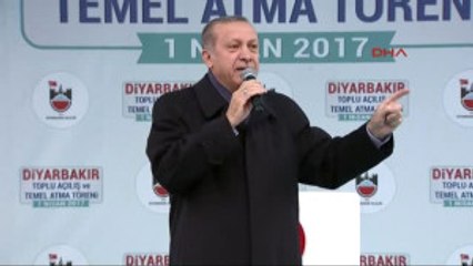 Download Video: Diyarbakır - Erdoğan PKK Yanlıları 'Barış Barış' Diyor, Soruyorum; Elde Silah Varken Barış Olur mu 2