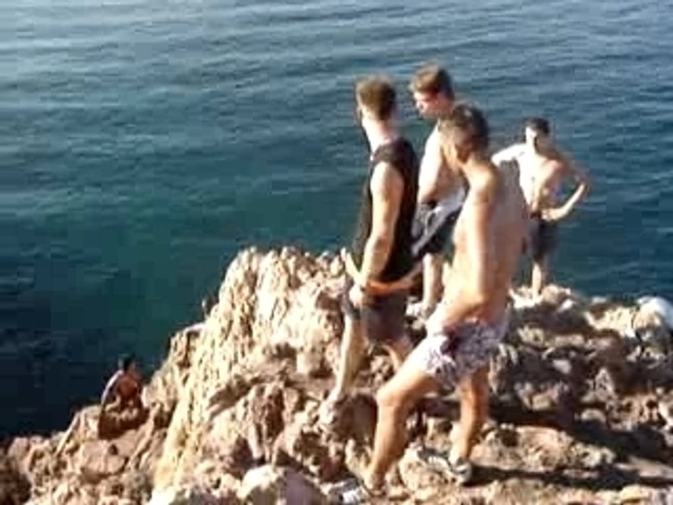 SAUT AUX FALAISES A CANNES