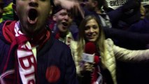 La joie des supporters du PSG autour du Parc OL après la victoire en Coupe de la Ligue