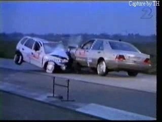 Crashtest Mercedes S-Klasse -vs- Opel Corsa