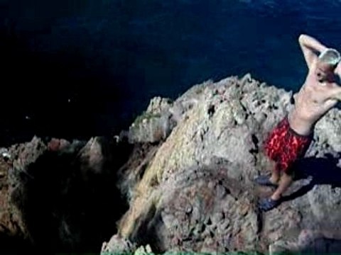 SAUT AUX FALAISES A CANNES CA PU LA MERDE LOL