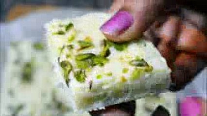 Milk Powder Burfi   हलवाई जैसी खोये वाली सफ़ेद बर्फी घर पर 10 मिनट में बनायें । होली की मिठाई(240p)