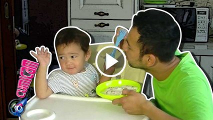 Suapi Rafathar Raffi 'Embat' Bubur Anak - Cumicam 02 April 2017