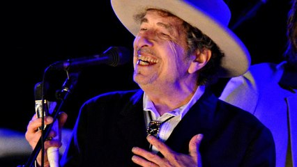 Bob Dylan Nobel ödülünü aldı